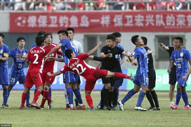 由于珍宝阁有多个包厢，所以叶辰便问他：宝富贵，今天包厢还有其他人预定吗？有。